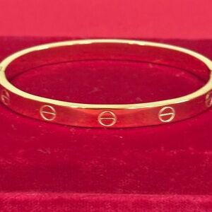 Elegant Gold Bangle Bracelet